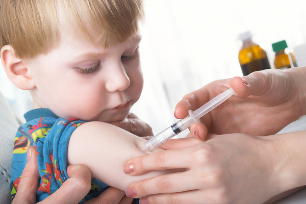 Как действует прививка на ребенка