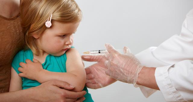 Как ребенок переносит прививку от пневмонии