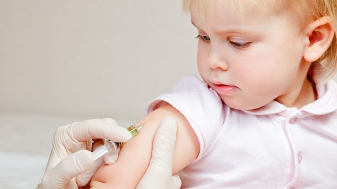 Как дети в год переносят прививку от кори