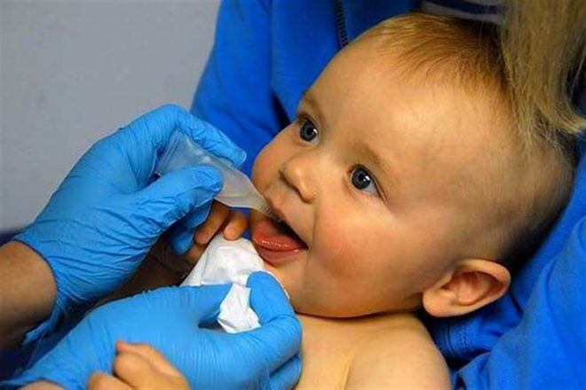 Техника постановки прививки в бедро ребенку