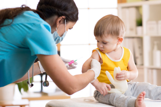 Как правильно ставить прививку ребенку