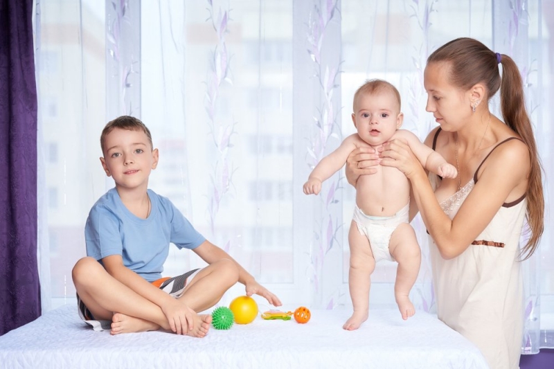 6 изменений в поведении старшего ребенка после рождения младшего: чего ожидать?