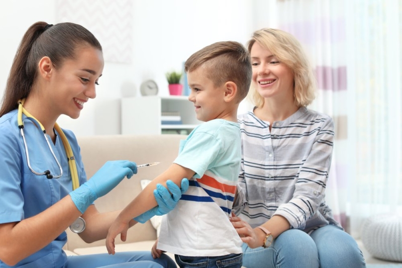 Я не боюсь уколов: как подготовить ребенка к вакцинации?