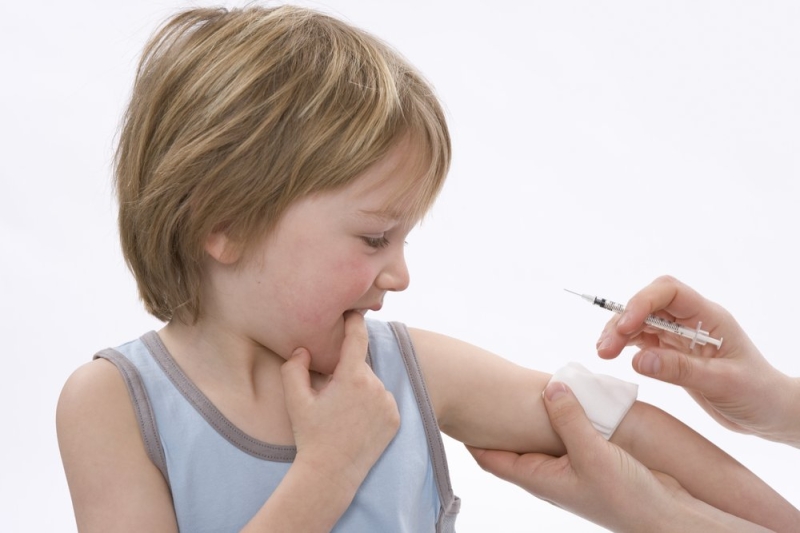 Прививки детям: дать согласие или подписать отказ?