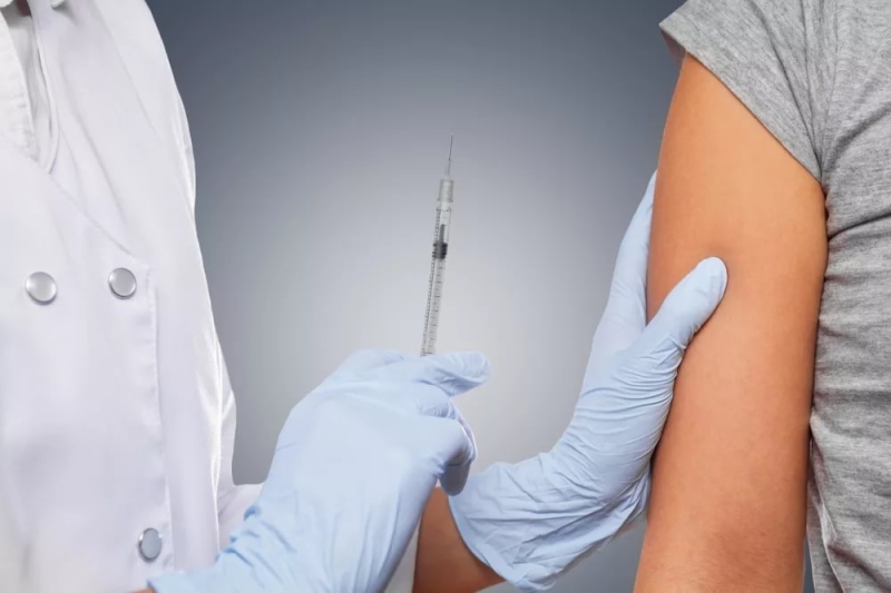 Прививки для взрослых: опасны ли вакцинные инфекции?