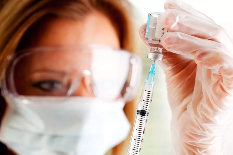 Прививки для взрослых: опасны ли вакцинные инфекции?