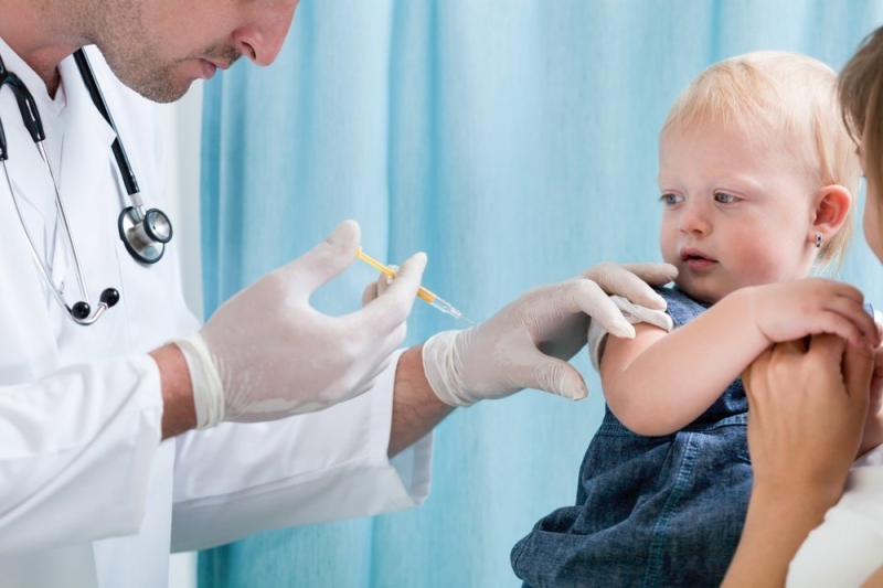 13 главных причин, почему вы якобы «не должны» вакцинировать своего ребенка