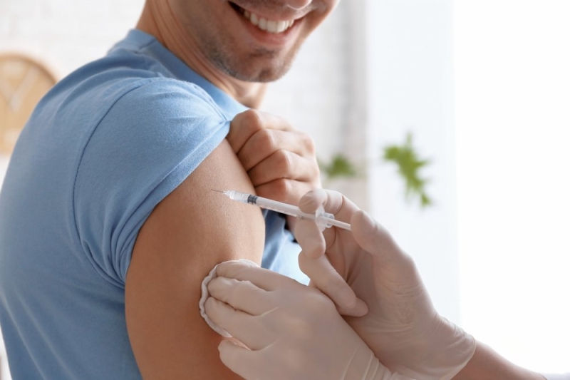 Вакцина против ВПЧ для мужчин: зачем делать прививку?